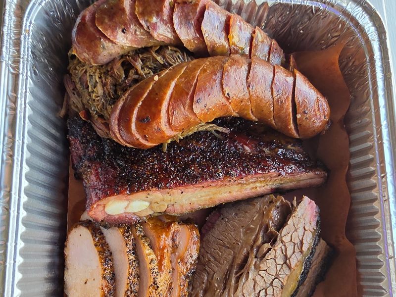 Dondos BBQ food