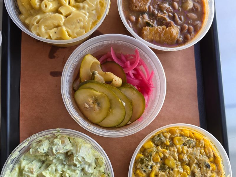 Dondos BBQ food